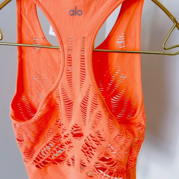 Alo Yoga Vixen Fitted Crop Tank orange Cutout - Picture 4 of 4